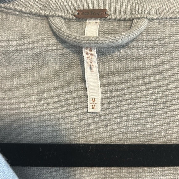 Free People, grey whole story, knit jacket, size medium - Picture 11 of 12